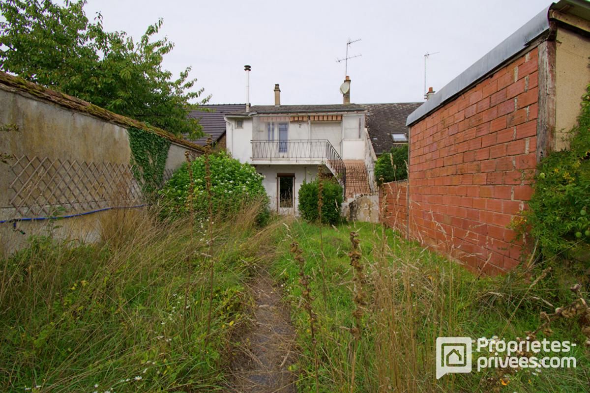 MEHUN-SUR-YEVRE Immeuble  5 pièce(s) 91.8 m2 1