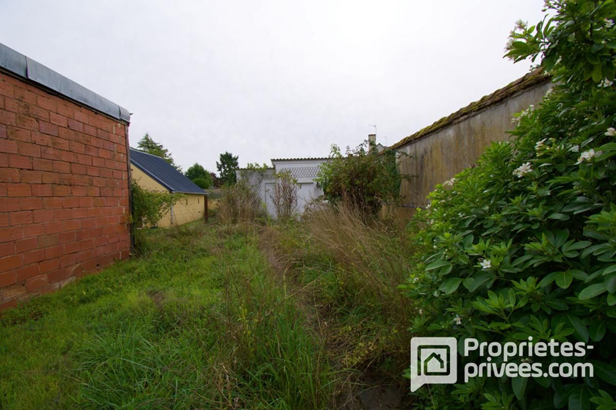 MEHUN-SUR-YEVRE Immeuble  5 pièce(s) 91.8 m2 3