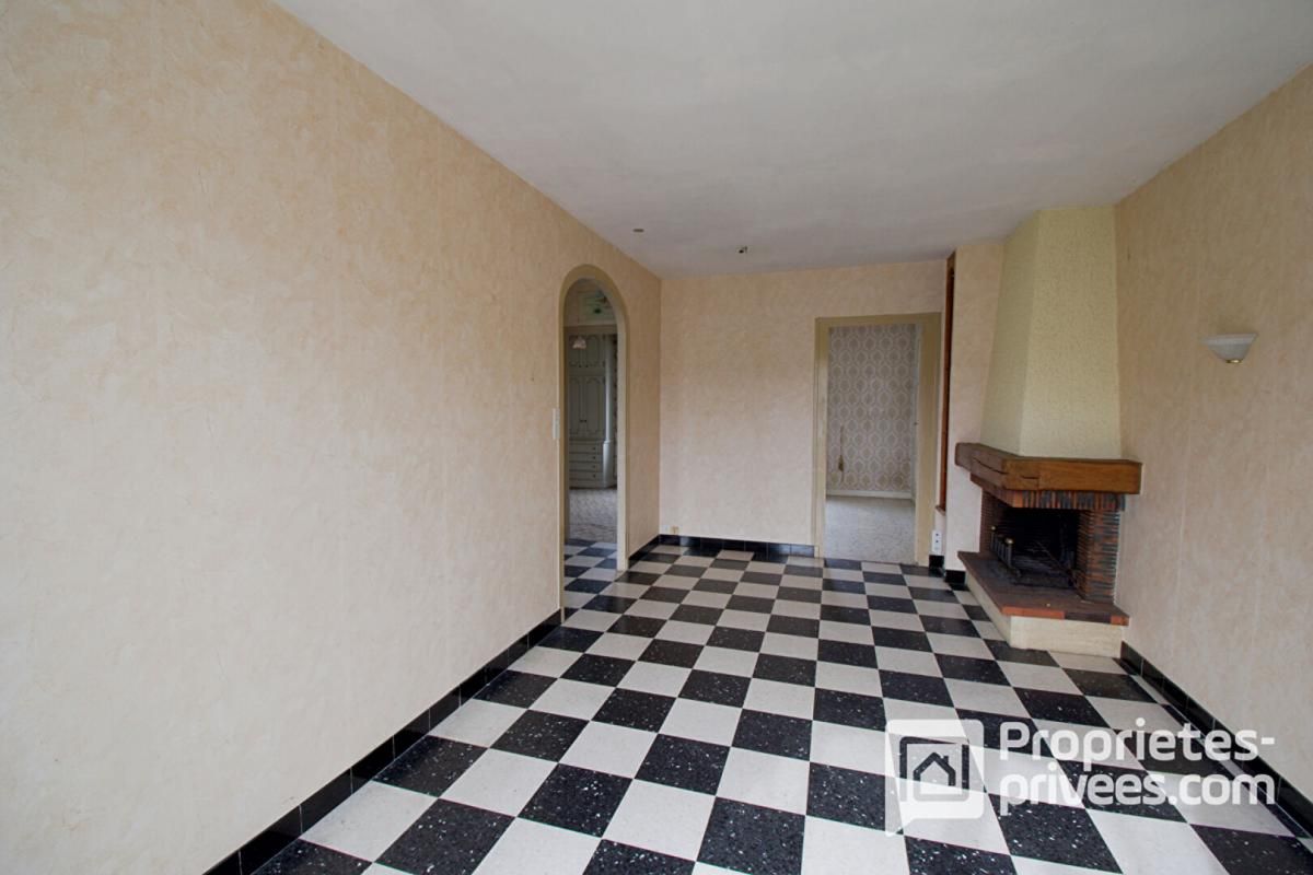 MEHUN-SUR-YEVRE Immeuble  5 pièce(s) 91.8 m2 4
