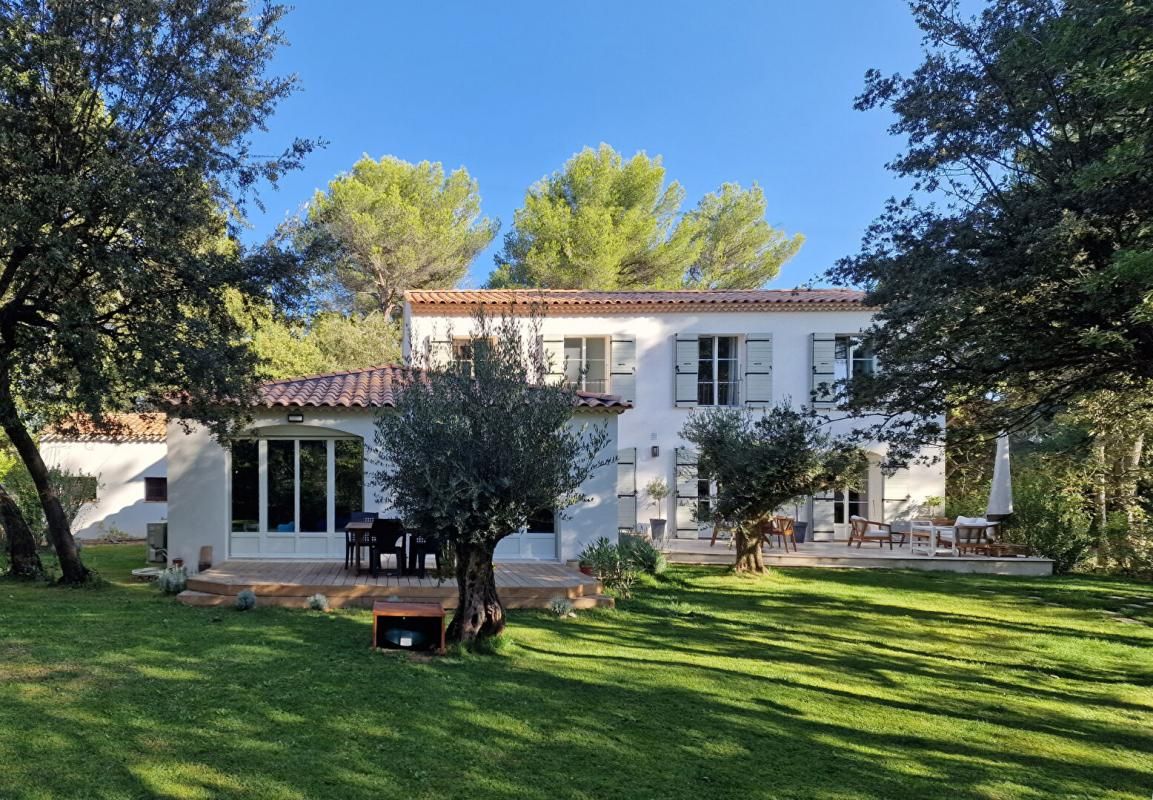 BOUC-BEL-AIR Bastide rénovée au coeur de la pinède à Bouc-Bel-Air 1