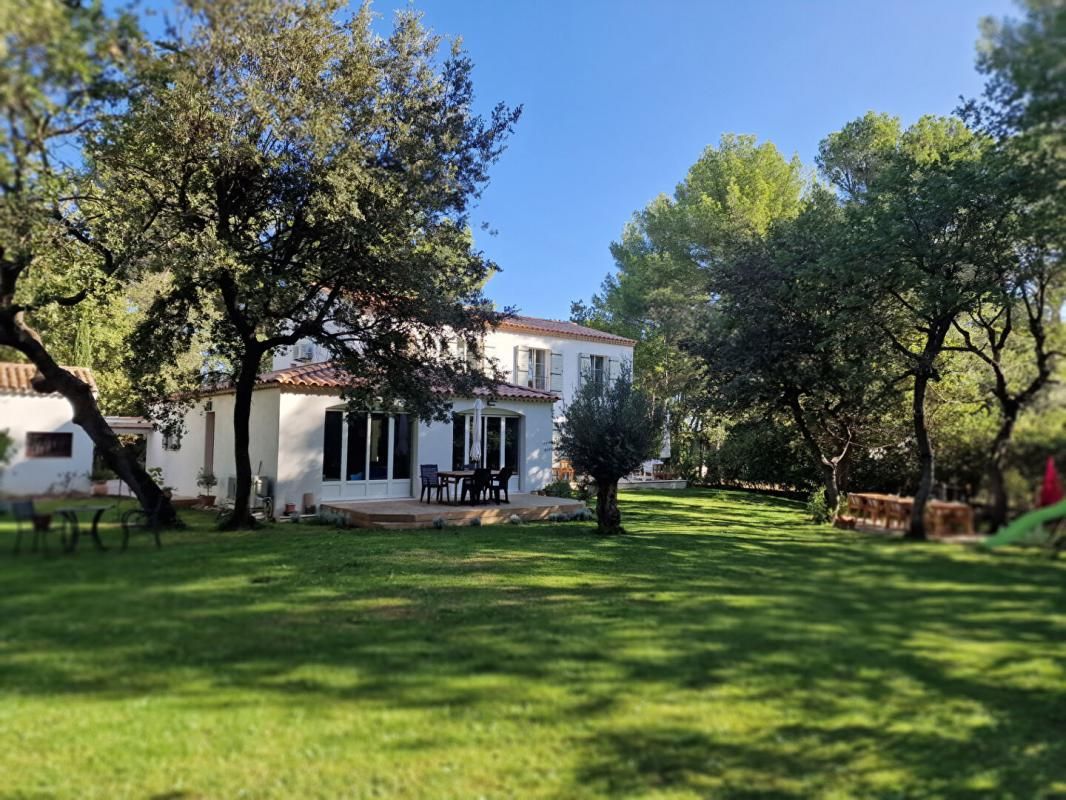 BOUC-BEL-AIR Bastide rénovée au coeur de la pinède à Bouc-Bel-Air 2