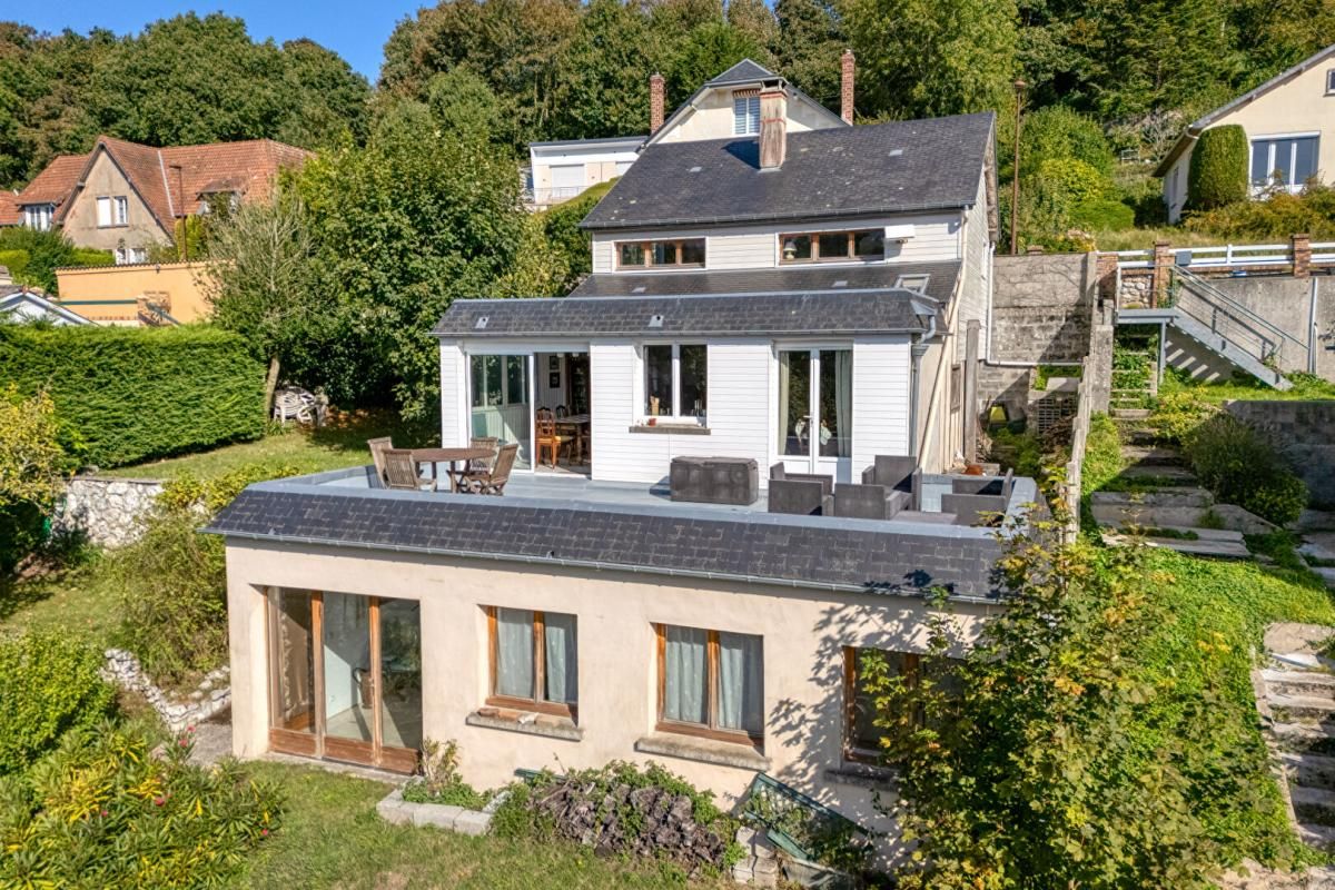 Etretat, vue exceptionnelle, quartier calme 6 pièces dont studio , 149 m2