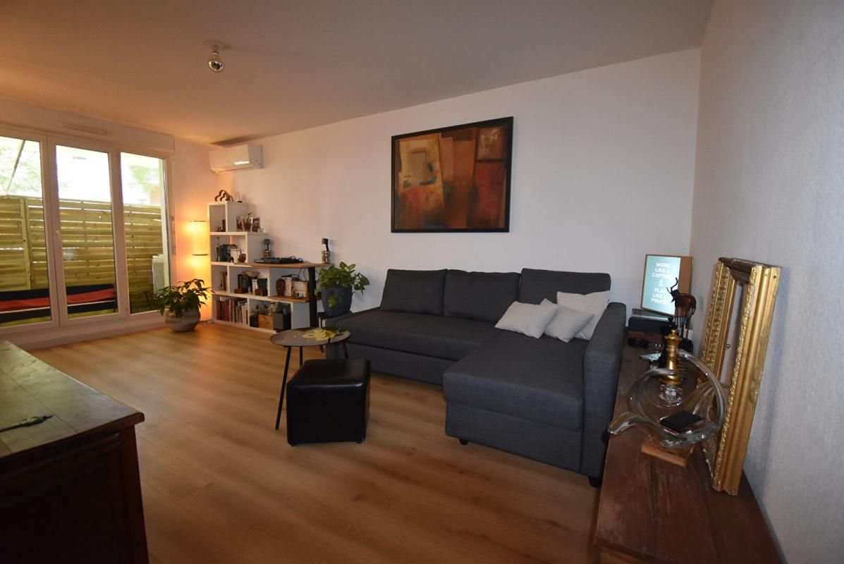 NIMES Appartement Cosy type3 ,terrasse ,parking 2