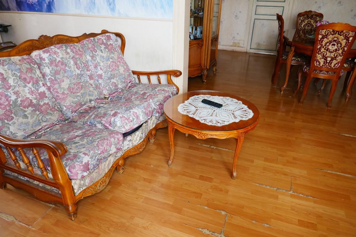 BEGLES Charmante maison meublée avec jardin et garage à rénover 3