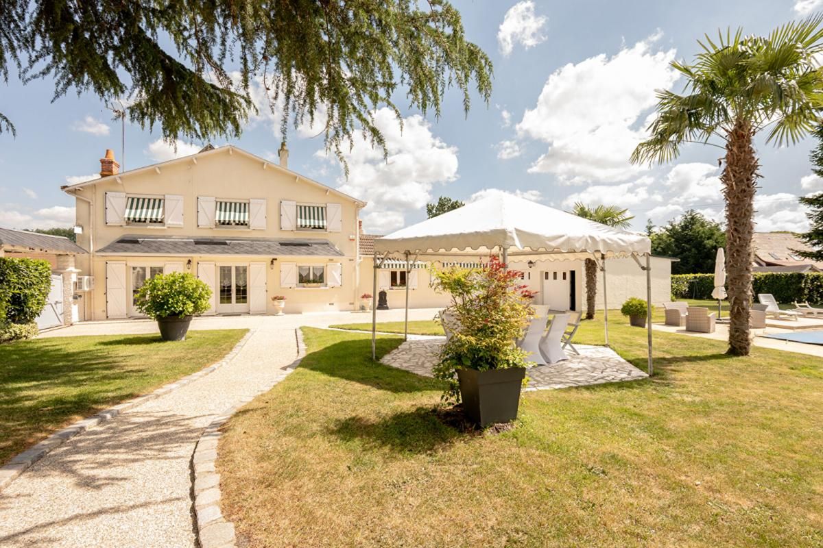 FRESNES LIEUX UNIQUES ® - PROPRIÉTÉS PRIVÉES PROPOSE MAISON DE 118 M² SUR UN TERRAIN DE 2661 M² PROXIMITÉ C0NTRES 1