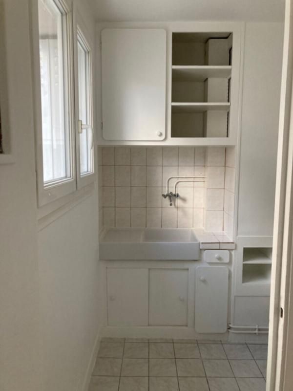 PARIS-19E-ARRONDISSEMENT Studio refait à neuf , Emplacement recherché -Village Jourdain 4