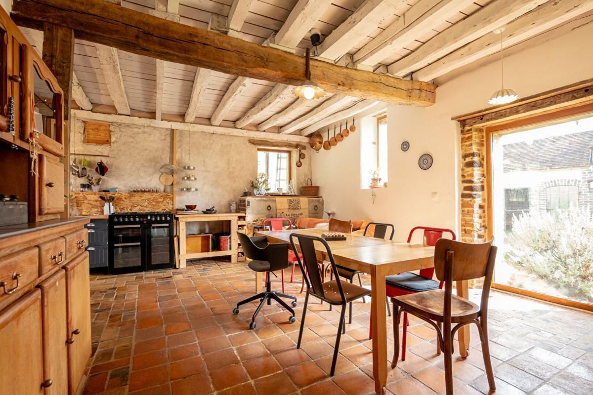 CHOUE LIEUX UNIQUES ® - PROPRIÉTÉS PRIVÉES PROPOSE ANCIENNE FERMETTE RESTAURÉE 215 M² AVEC 6415 M² SUR CHOUE (41) 1