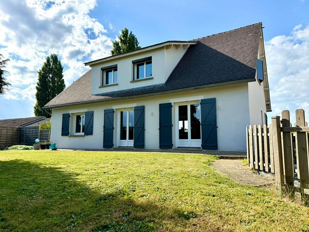 TREMBLAY-LES-VILLAGES Maison 180m2 rénovée, 5 chambres, sous-sol total, garage, terrain 1000m2 1
