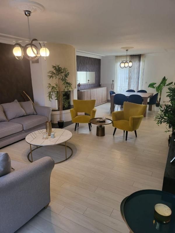 LE MANS Maison Le Mans 8 pièce(s) 224 m2 4