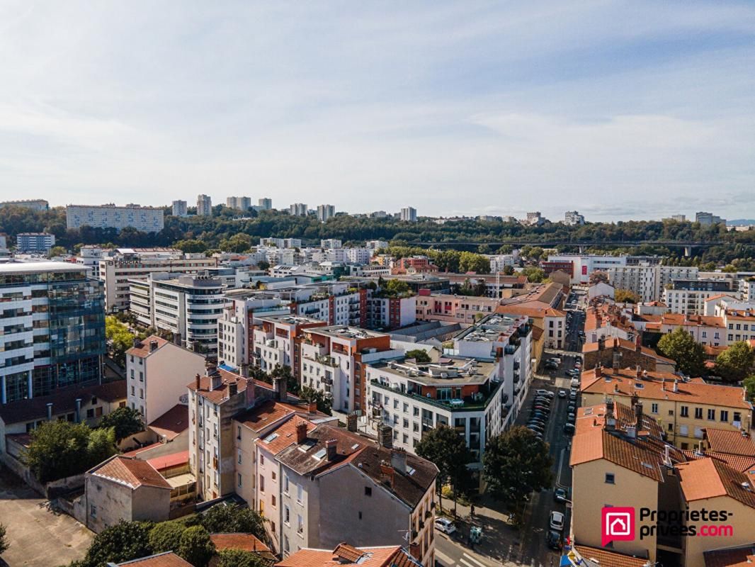 LYON-9E-ARRONDISSEMENT T5, 104m² avec terrasse de 38m², dernier étage , place Dumas de Loire 2