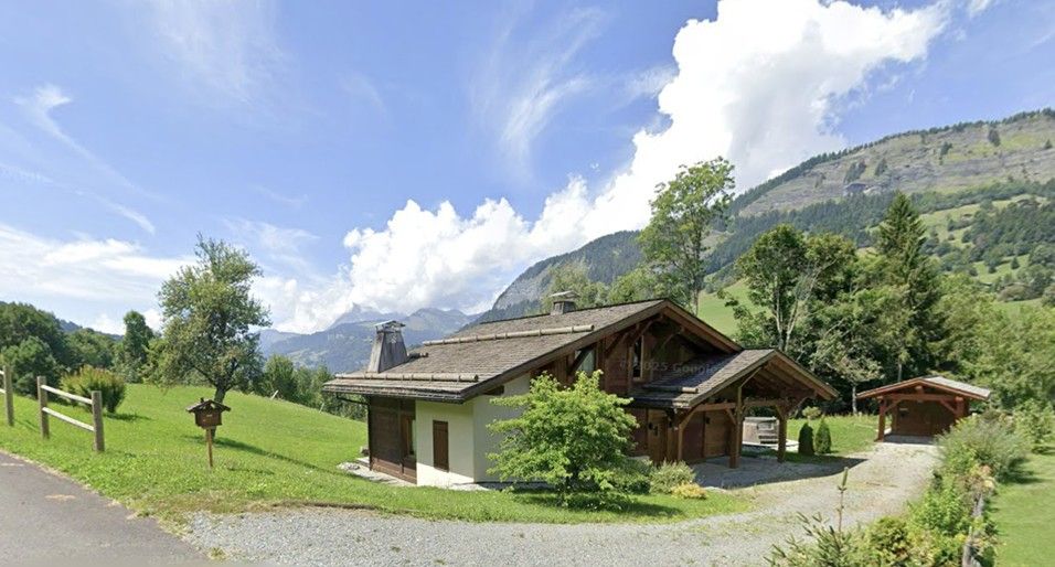 MEGEVE Proche MEGEVE - CHALET RÉCENT AVEC VUE MONT CHARVIN - VENTE A TERME 9 ANS (option 6 ans) - PRAZ-SUR-ARLY (Haute-Savoie) 2