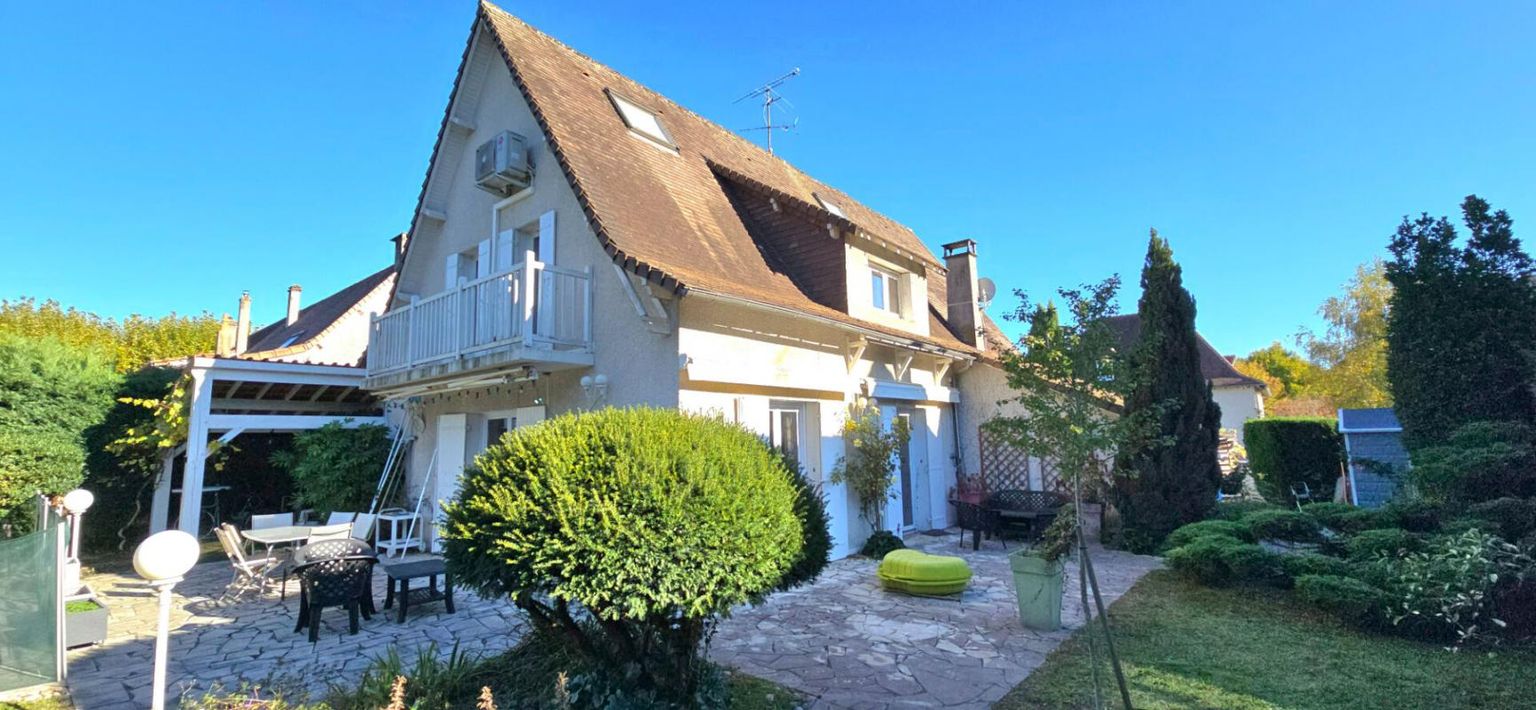 Maison individuelle de type 8, avec piscine, sur un terrain de 849 m²