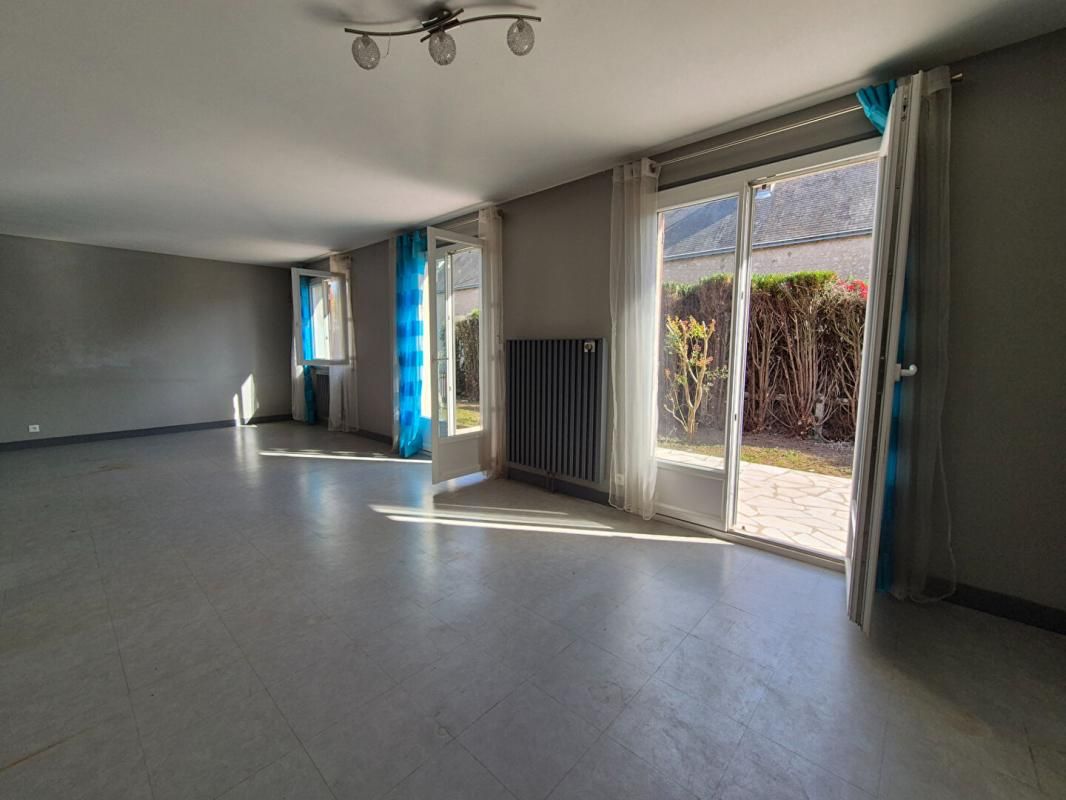 BLOIS Maison à rénover avec terrain ? fort potentiel 1