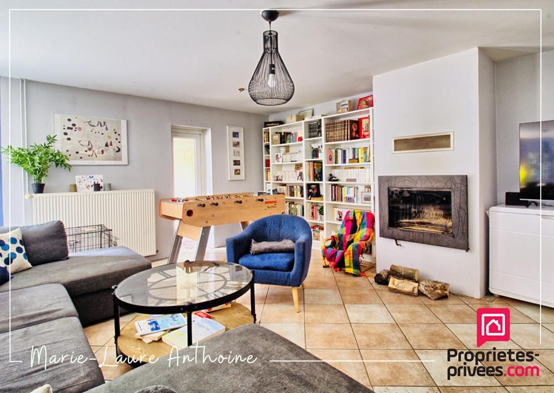 PIERRE-DE-BRESSE Maison Pierre De Bresse 8 pièce(s) 182 m2 4