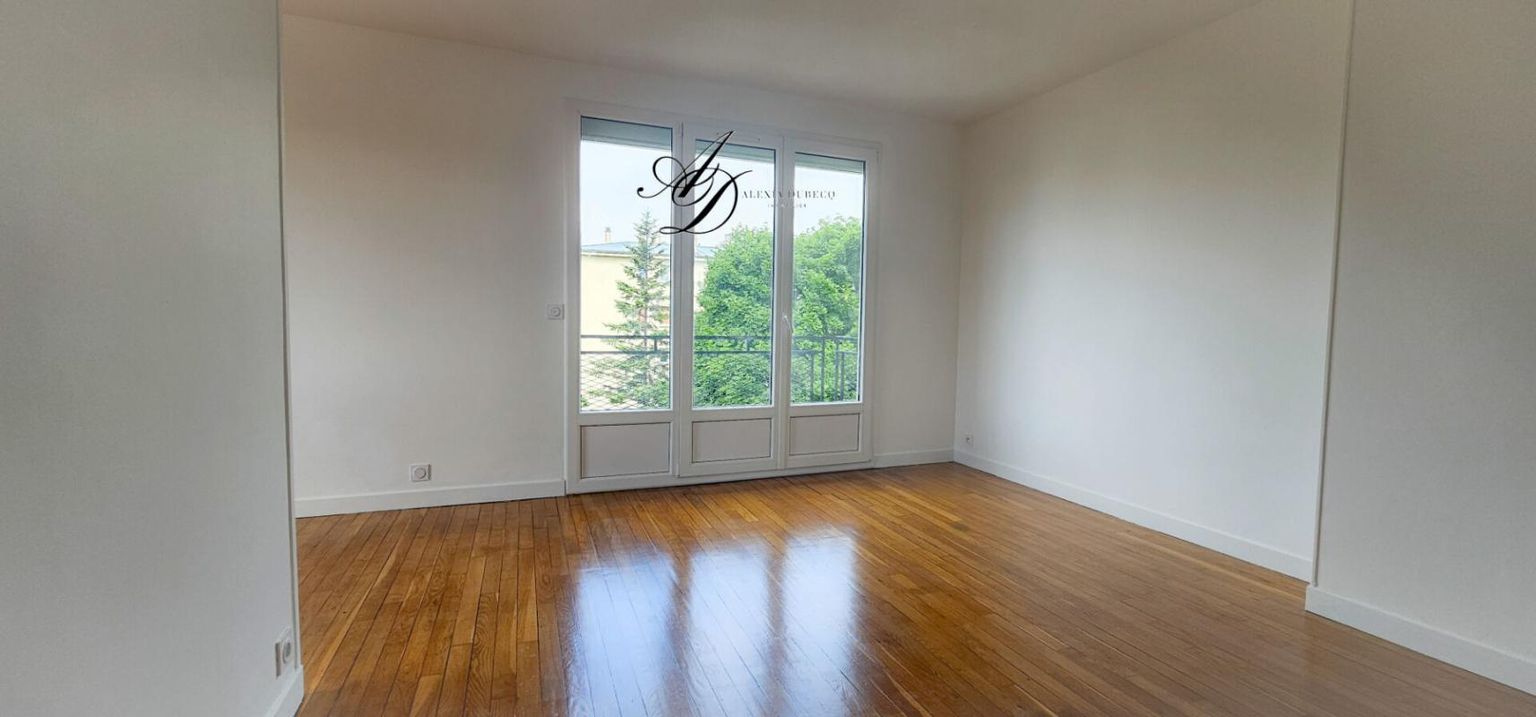 CHELLES Appartement Chelles 3 pièces rénové  54 m² env.  Résidence avec espaces verts 1