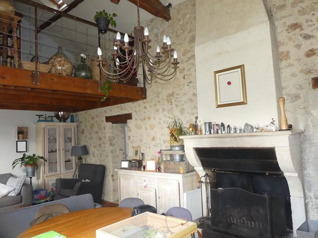 ILLATS MAISON 125 M² + DEPENDANCE 115 M² + CHALET 20 M² + PISCINE AVEC TERRAIN 4387 M² 4