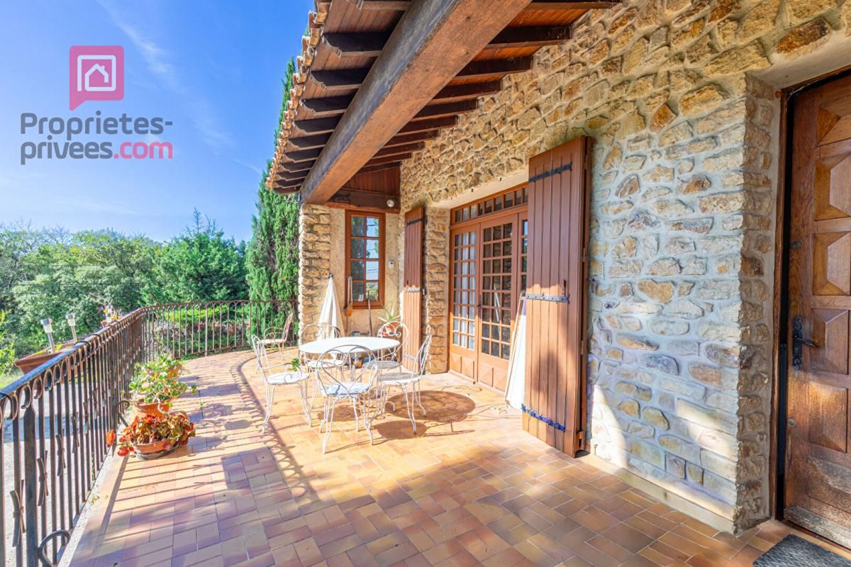 CARPENTRAS À vendre , Maison traditionnelle de  184 m² avec grand terrain arboré . Campagne de Carpentras 2