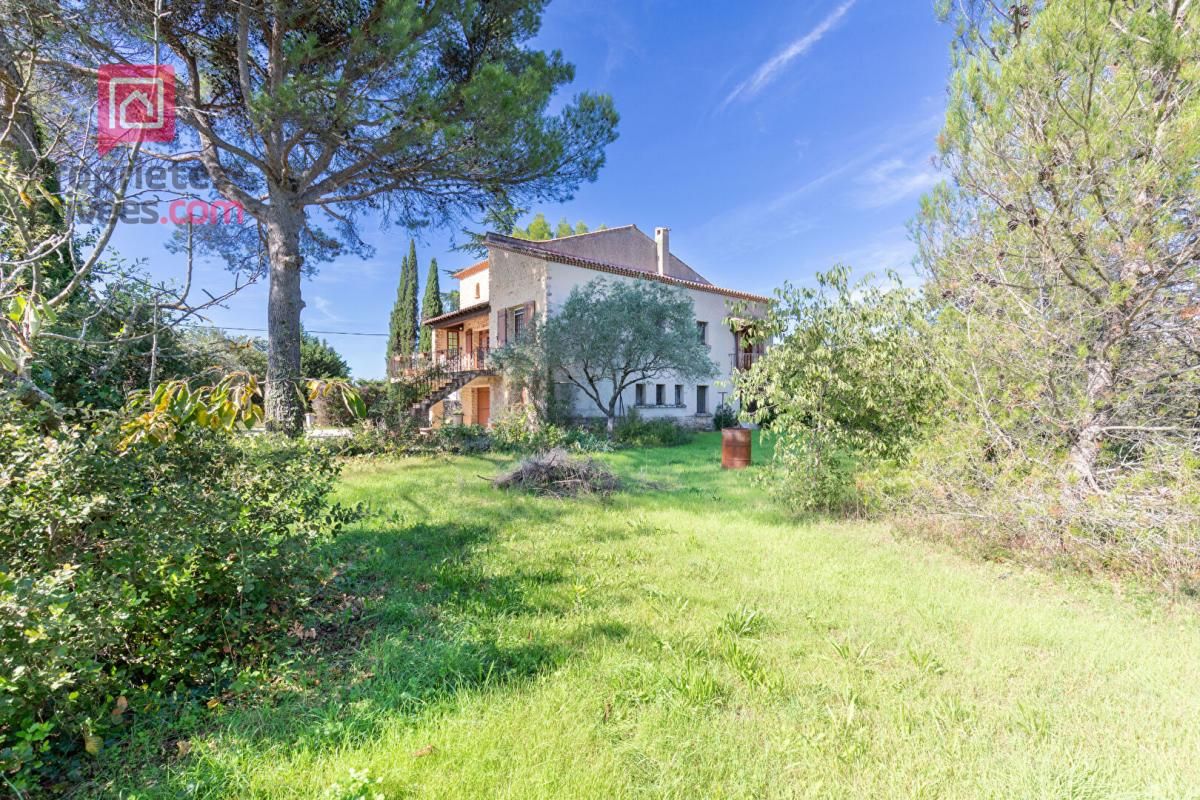 CARPENTRAS À vendre , Maison traditionnelle de  184 m² avec grand terrain arboré . Campagne de Carpentras 3