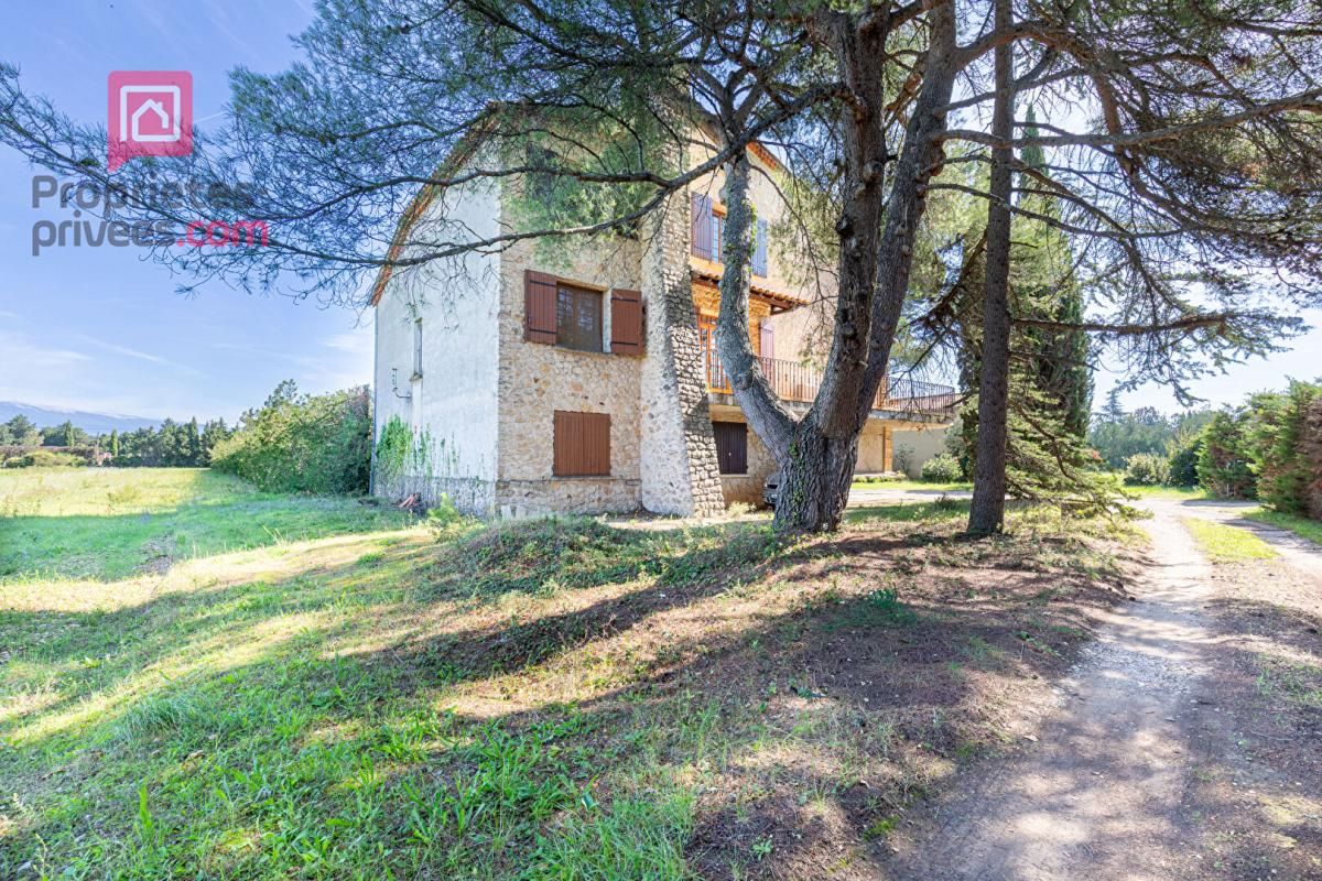 CARPENTRAS À vendre , Maison traditionnelle de  184 m² avec grand terrain arboré . Campagne de Carpentras 4