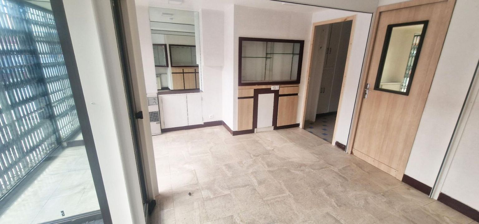 SAINT-AIGNAN Immeuble de 94 m² avec commerce et logement 3 pièces et 2 chambres 3