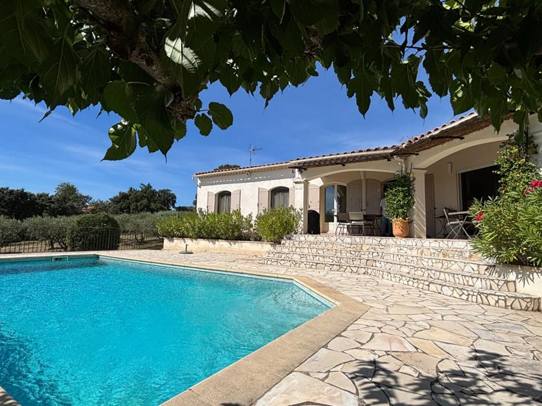 UZES Environnement exceptionnel, propriété avec piscine et vue 1