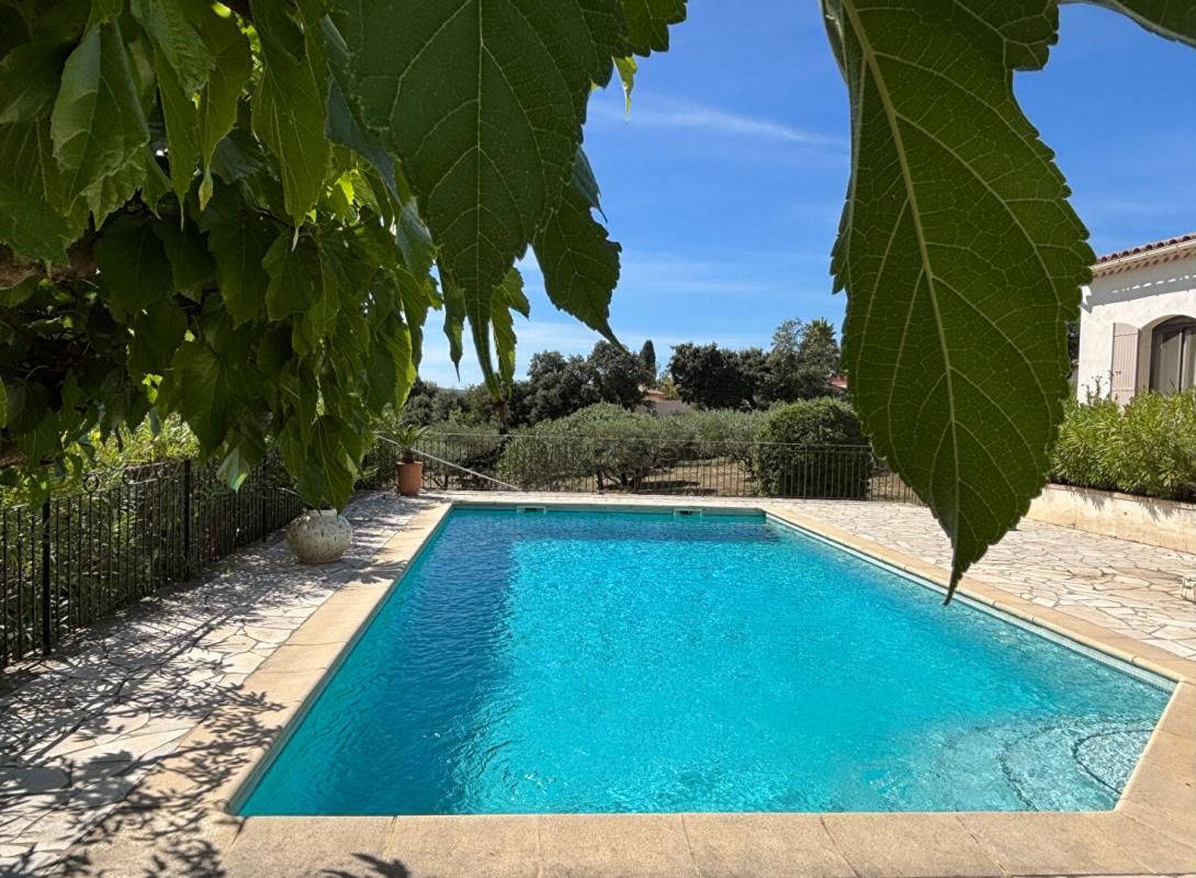 UZES Environnement exceptionnel, propriété avec piscine et vue 2
