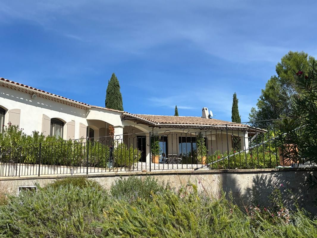 UZES Environnement exceptionnel, propriété avec piscine et vue 3