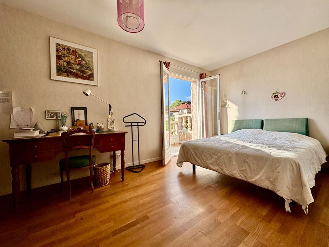 CHASSIEU Maison Chassieu 8 pièce(s) 182 m2 3