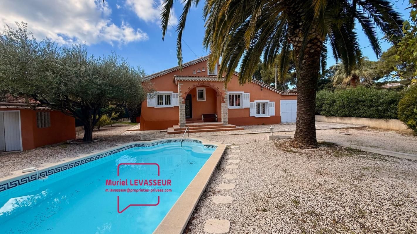 SIX-FOURS-LES-PLAGES Villa T7 de 160 m2 sur 850 m² terrain avec piscine et garage - 1