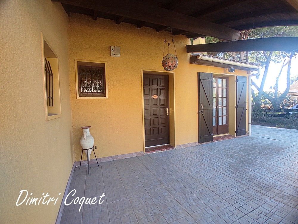 LE GRAU D'AGDE Maison 3 faces avec véranda et garage, rare sur le secteur ! 2