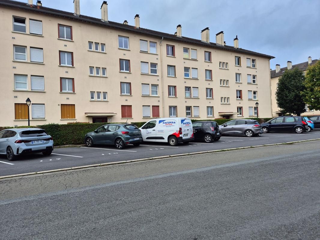LE MESNIL-LE-ROI Appartement Le Mesnil Le Roi 4 pièce(s) 80.50 m2 1