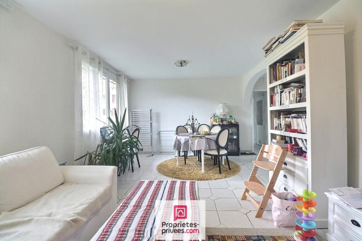 LE MESNIL-LE-ROI Appartement Le Mesnil Le Roi 4 pièce(s) 80.50 m2 4