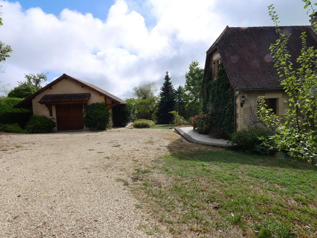 CLERMONT-D'EXCIDEUIL Maison 200 m2 habitables / 5 chambres / sous-sol / garage / piscine / terrain 3200m² 4