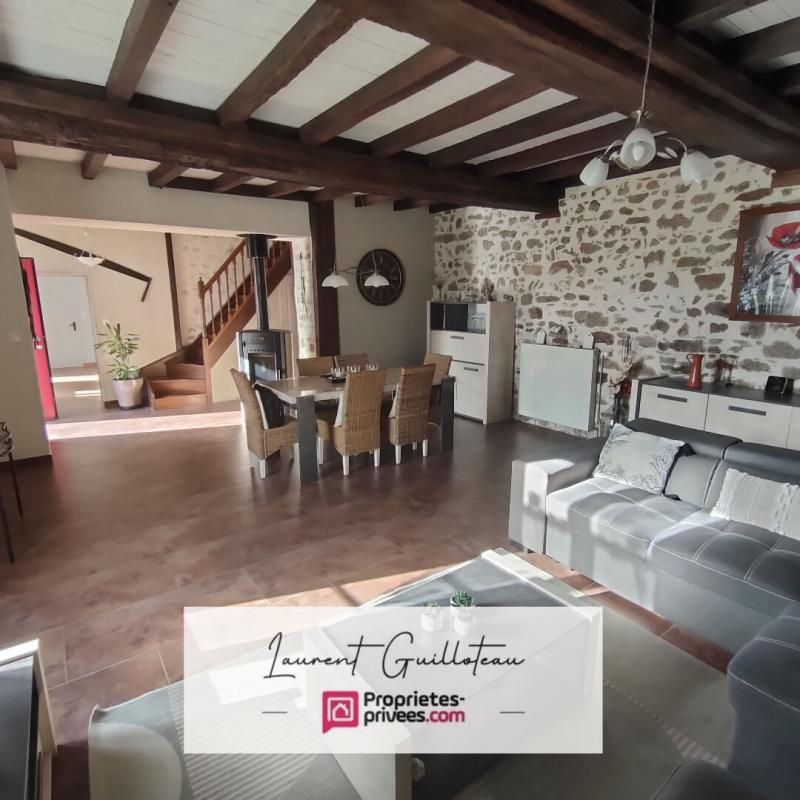 MORTAGNE-SUR-SEVRE Longère Mortagne sur Sèvre 3 chambres + logement locatif 2 chambres 130 m2 1