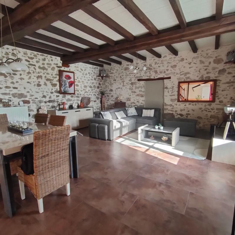 MORTAGNE-SUR-SEVRE Longère Mortagne sur Sèvre 3 chambres + logement locatif 2 chambres 130 m2 2