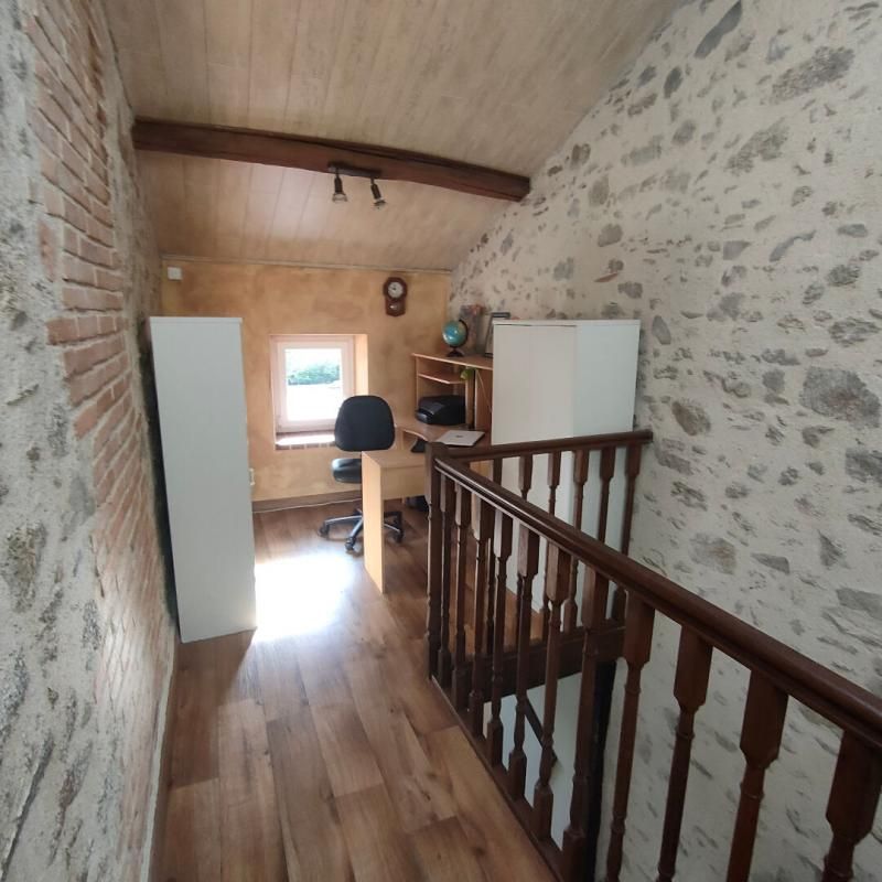 MORTAGNE-SUR-SEVRE Longère Mortagne sur Sèvre 3 chambres + logement locatif 2 chambres 130 m2 4
