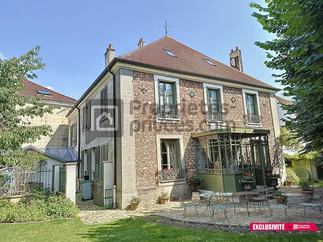 BRIE-COMTE-ROBERT MAISON 7 CHAMBRES CENTRE VILLE AVEC GARAGE ET JARDIN 1