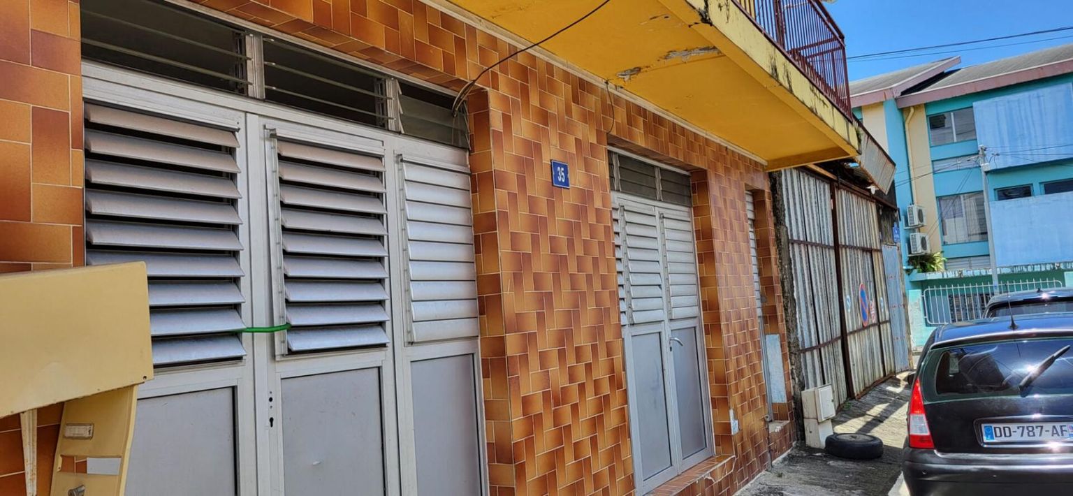 LE LAMENTIN Immeuble T4 x 2 Le Lamentin 194 m2 2