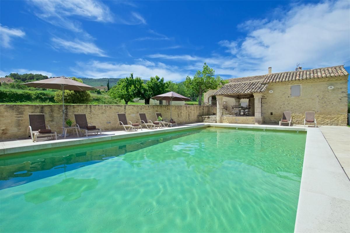 BONNIEUX Luberon, mas restauré sur 3.8 ha avec piscine et vue 3
