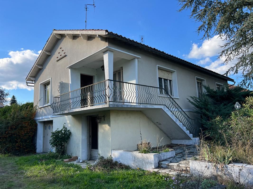 SAINT-MAIXENT-L'ECOLE Maison Saint Maixent L Ecole 6 pièce(s) 131 m2 1