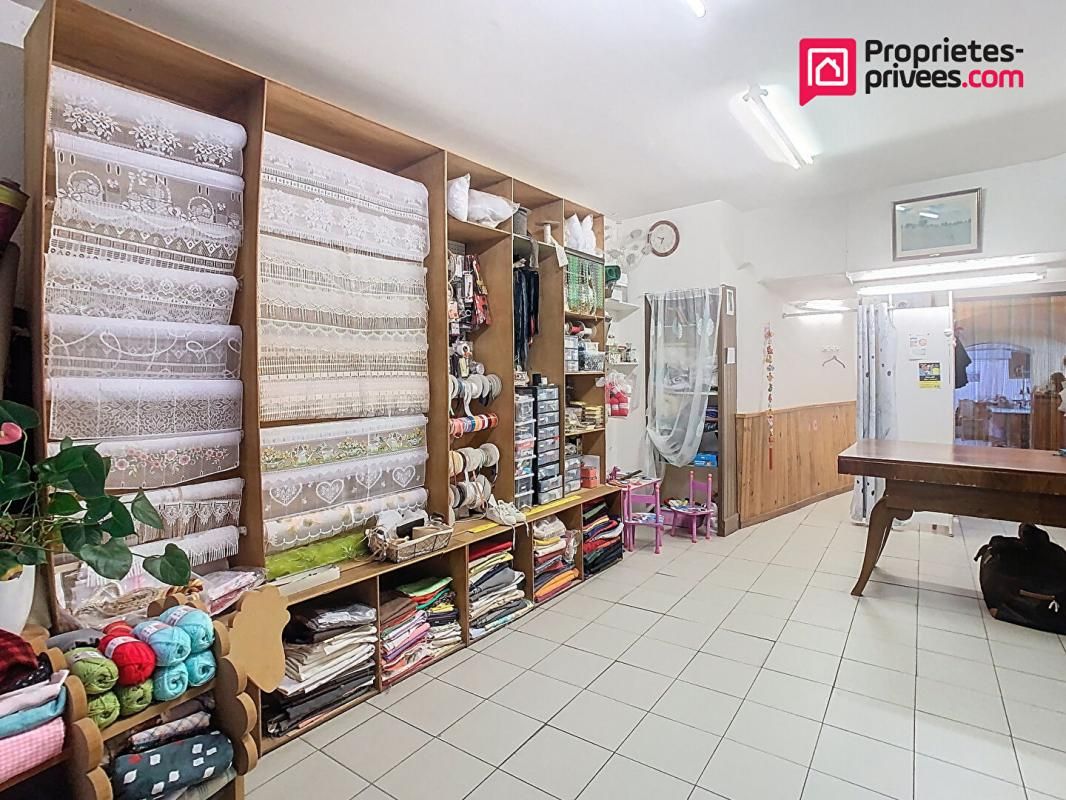 LE VIGAN Local Le Vigan 3 pièce(s) 81 m2 3