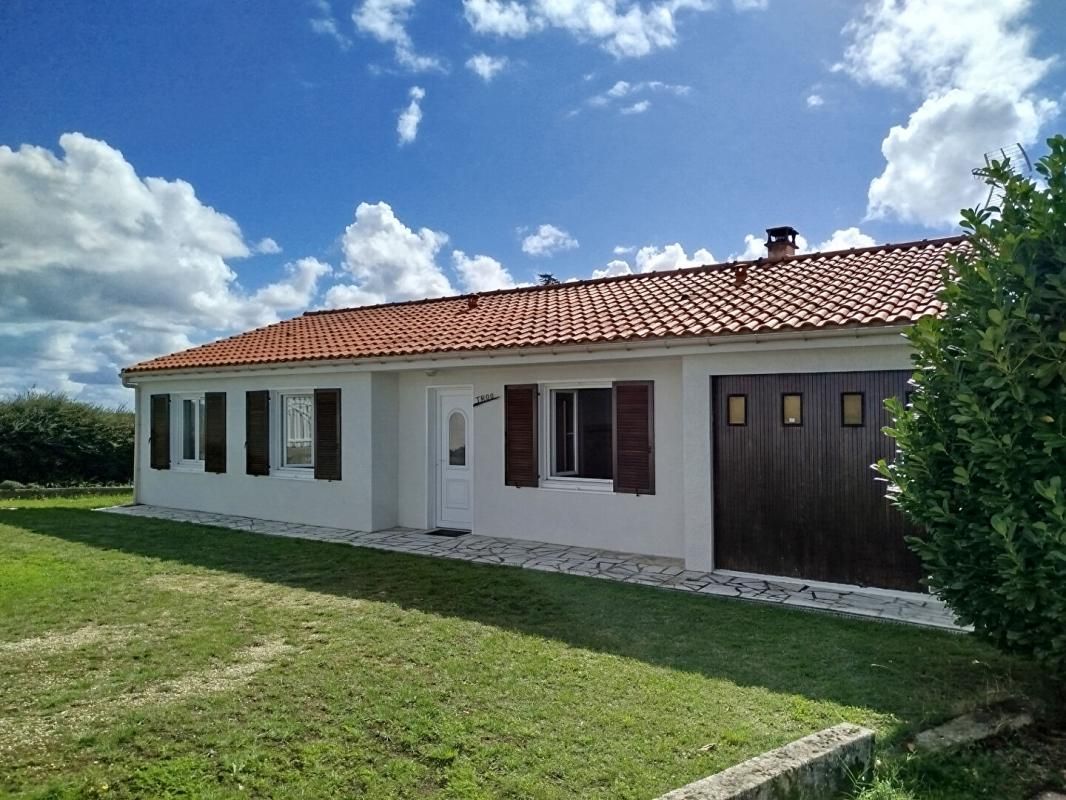 SAINT-NAZAIRE-SUR-CHARENTE Pavillon de type 5 au calme à rafraichir 1