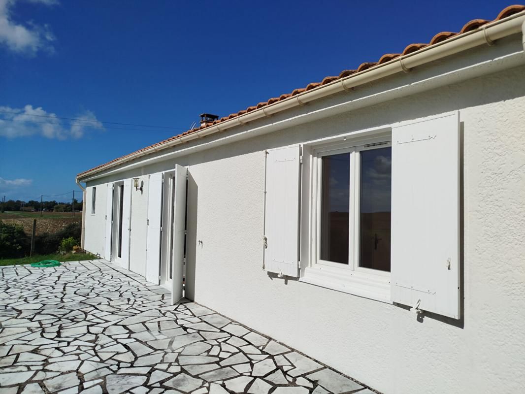SAINT-NAZAIRE-SUR-CHARENTE Pavillon de type 5 au calme à rafraichir 2