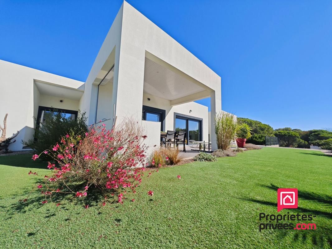 FREJUS Villa contemporaine 220 m2- 3 appartements possibles!- PIECE INSONORISEE 2
