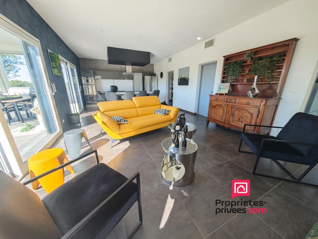 FREJUS Villa contemporaine 220 m2- 3 appartements possibles!- PIECE INSONORISEE 3