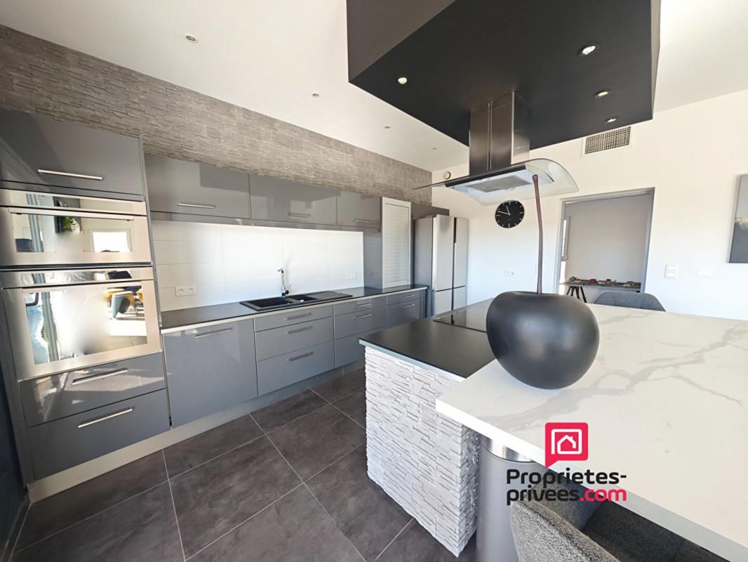 FREJUS Villa contemporaine 220 m2- 3 appartements possibles!- PIECE INSONORISEE 4
