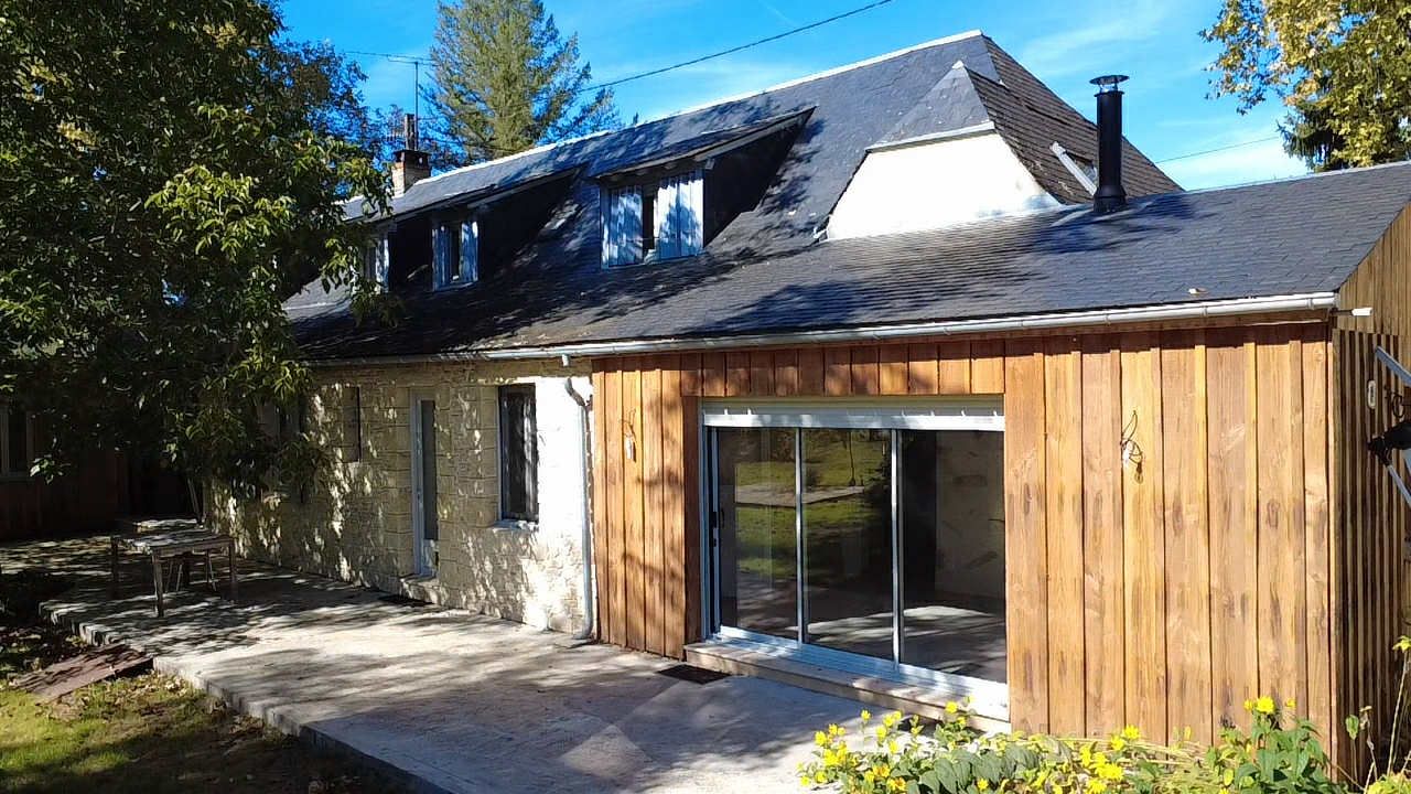 MONTIGNAC Grande maison à Montignac Lascaux avec parc et sa piscine couverte 2