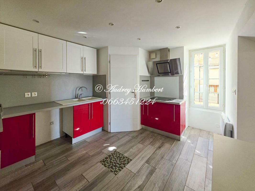 PIERREVERT EXCLUSIVITE, Pierrevert MDV avec terrasse et balcon, 6 pièces 144 m2 4