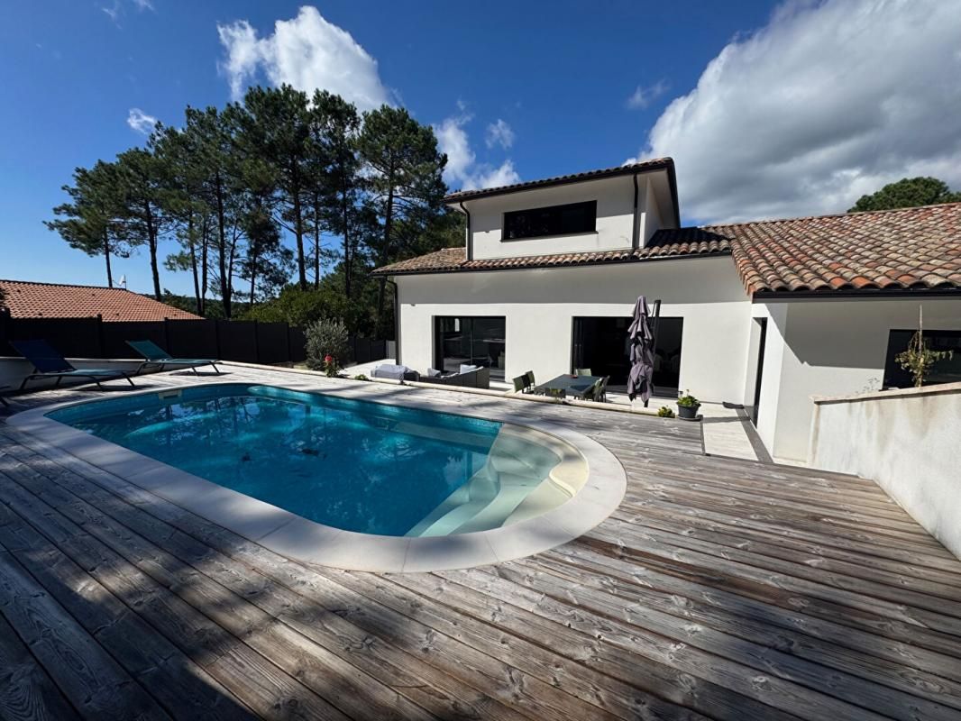 BISCARROSSE Maison Biscarrosse 8 pièce(s) 202 m2 1