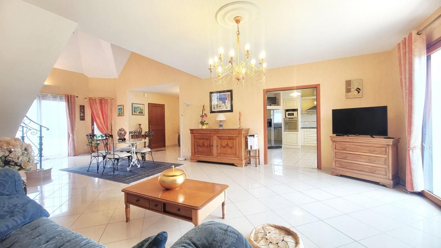 AVRILLE Maison 6 pièces167 m2 2